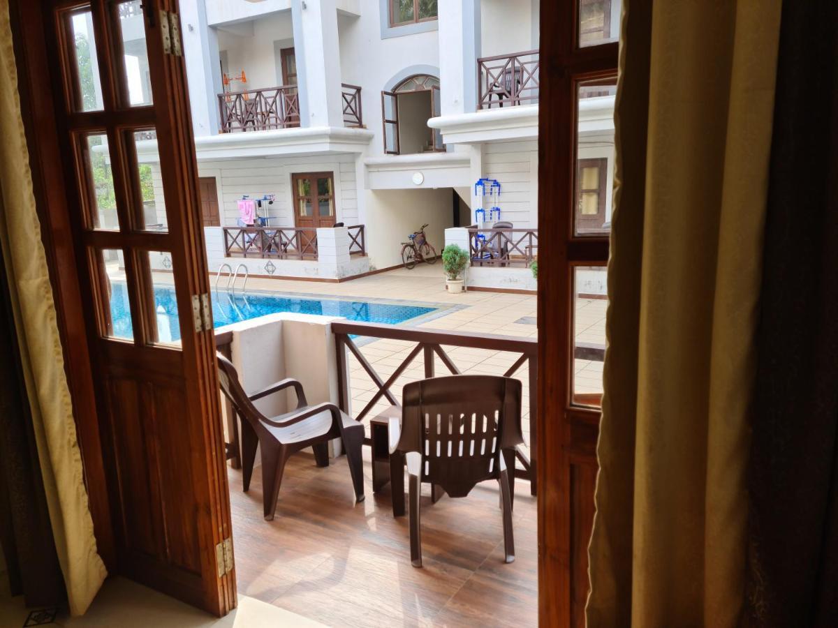 Coastal Suites Apart-Hotel โคลวา ภายนอก รูปภาพ