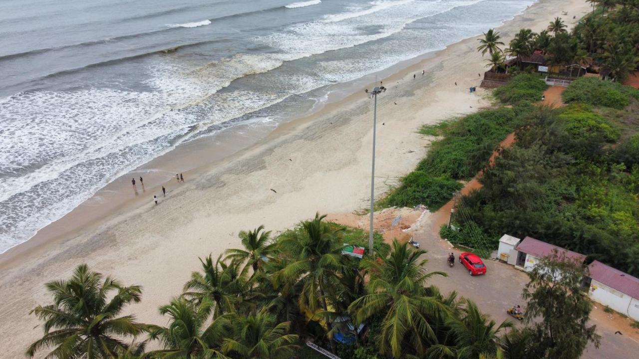 Coastal Suites Apart-Hotel โคลวา ภายนอก รูปภาพ