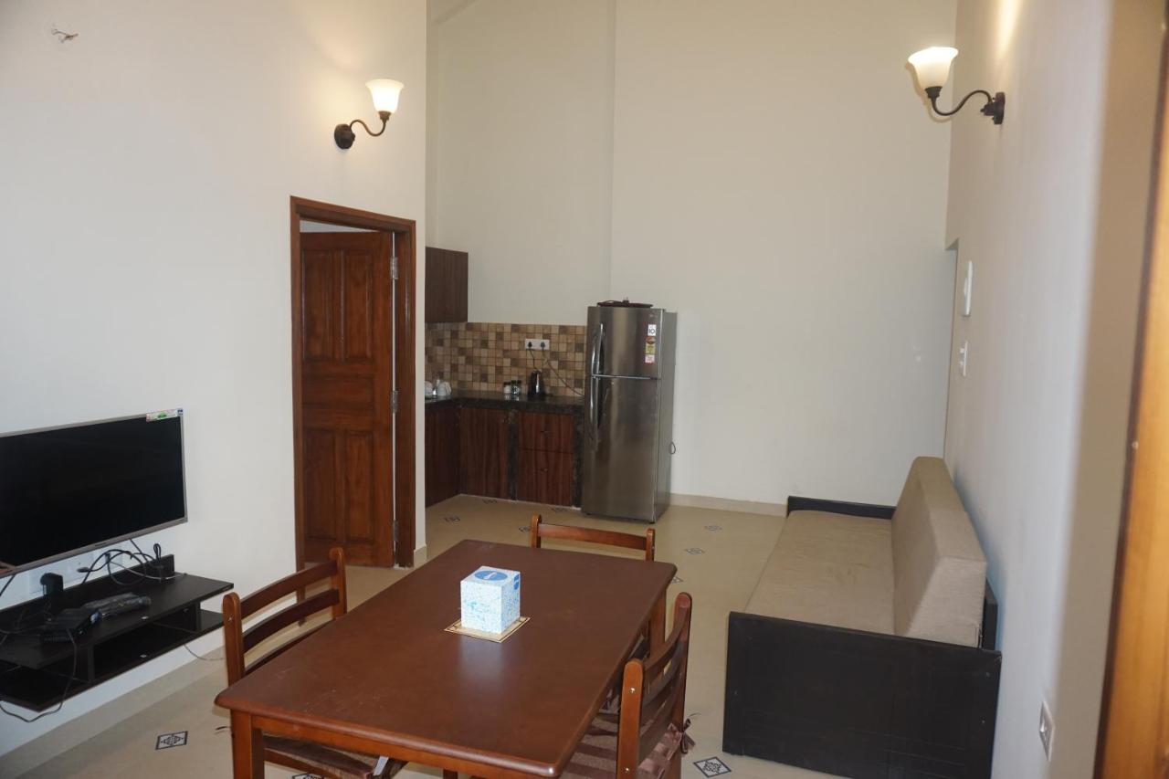 Coastal Suites Apart-Hotel โคลวา ภายนอก รูปภาพ