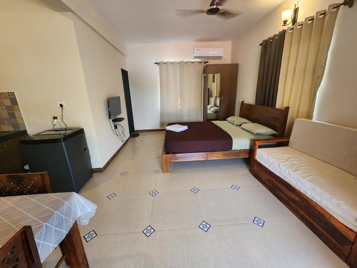 Coastal Suites Apart-Hotel โคลวา ภายนอก รูปภาพ